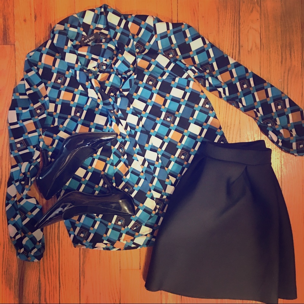 💁🏾‍♀️Nine West Turqouise & Gold Blouse w/ Tie